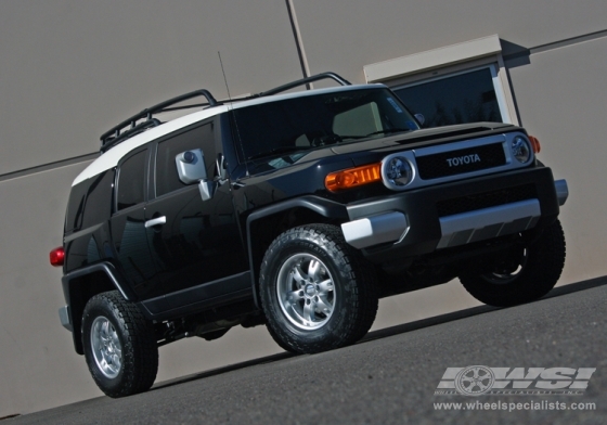 2010 Toyota FJ Cruiser with 17" BBS RD-Truck in Silver wheels