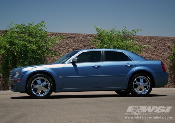 2007 Chrysler 300C with 20" Vagare V7-Lip Service in Chrome wheels