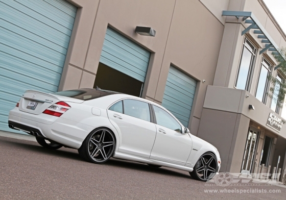 2011 Mercedes Benz S-Class with 22" CEC C881 in Black Machined (Matte) wheels
