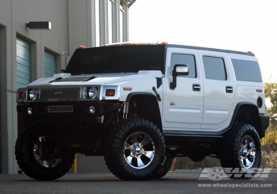 2007 Hummer H2 with 22" MKW OFFROAD M19 in Chrome wheels