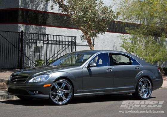 2007 Mercedes Benz S-Class with 22" GFG Baghdad-6 in Chrome wheels