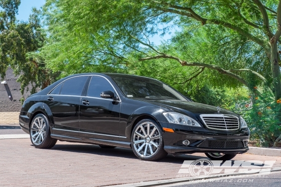 2007 Mercedes-Benz S-Class with 20" Gianelle Santoneo in Chrome wheels
