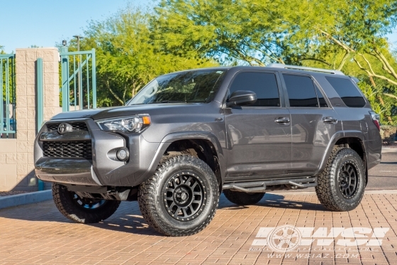 2018 Toyota 4-Runner with 18" Method Race Wheels MR309 Grid in Matte Black wheels