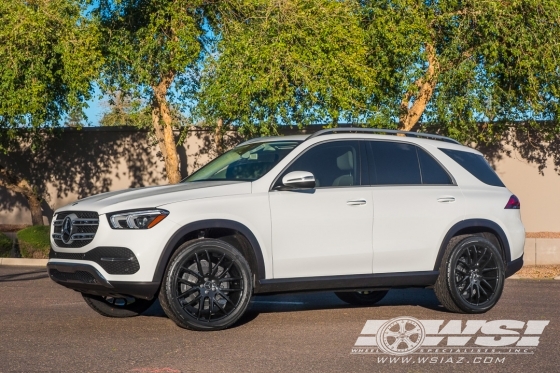 2020 Mercedes-Benz GLE/ML-Class with 22" Giovanna Kilis in Gloss Black wheels