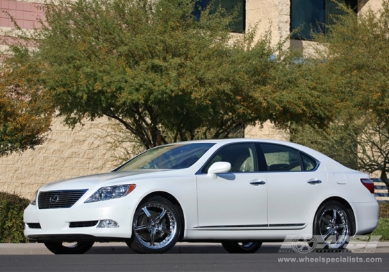 2007 Lexus LS with 20" Giovanna Closeouts Gianelle Spezia-5 in Chrome wheels
