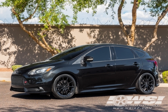 2013 Ford Focus with 18" Petrol P4B in Gloss Black wheels