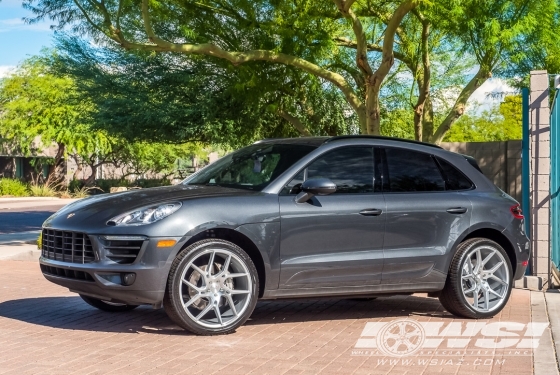 2018 Porsche Macan with 22" Gianelle Dilijan in Silver Machined wheels