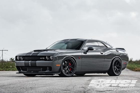 2019 Dodge Challenger with 20" Vossen HF-5 in Gloss Black wheels