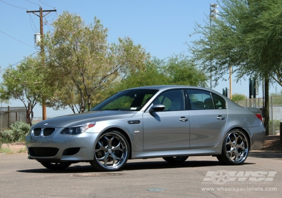 2007 BMW M5 with 22"   in  wheels
