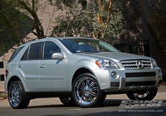2007 Mercedes Benz ML-Class with 22" Vagare V06-Zucchero in Chrome (Discontinued) wheels