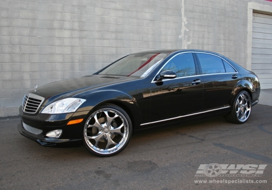 2007 Mercedes Benz S-Class with 22"   in  wheels