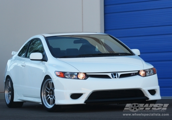 2006 Honda Civic SI with 17" Enkei RPF1 in Silver wheels