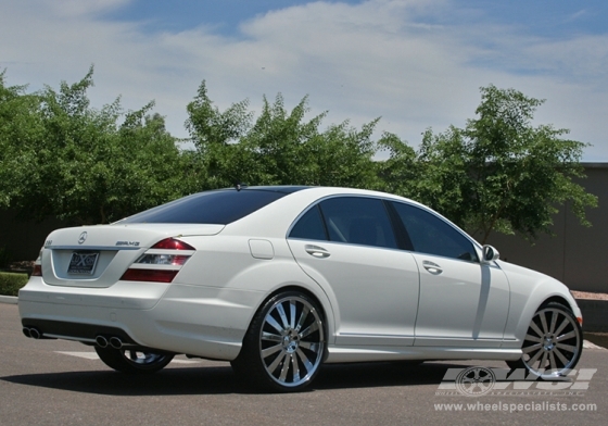 2009 Mercedes Benz S-Class with 22" Gianelle Santorini in Chrome wheels