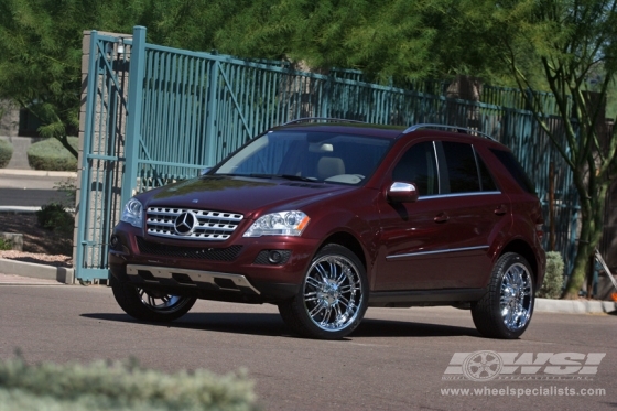 2009 Mercedes Benz ML-Class with 22" Vagare V6-Zucchero in Chrome wheels