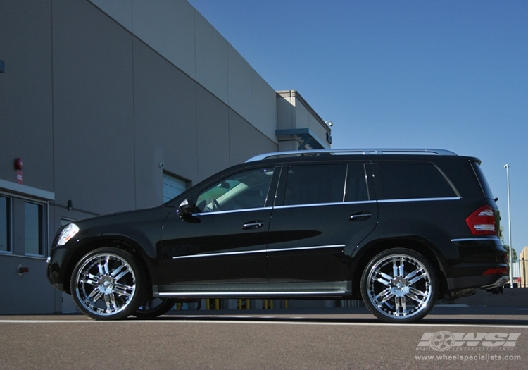 2009 Mercedes-Benz GLS/GL-Class with 24" Giovanna Caracas in Chrome wheels