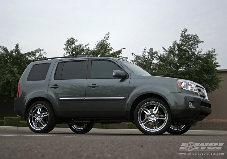 2009 Honda Pilot with 22" Giovanna Cuomo in Chrome wheels