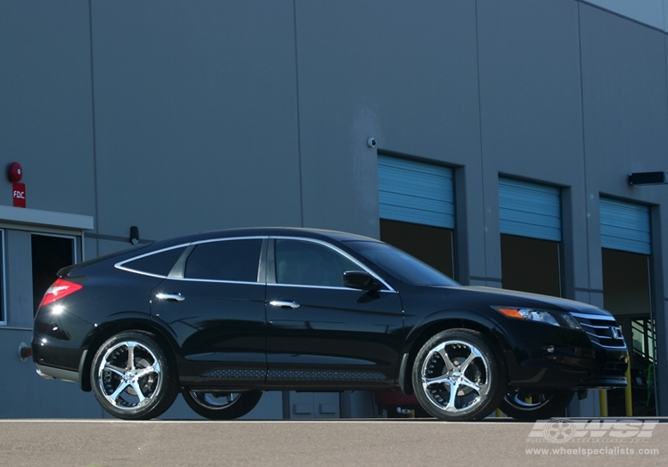 2010 Honda Accord Crosstour with 20" Giovanna Dalar-5 in Chrome wheels