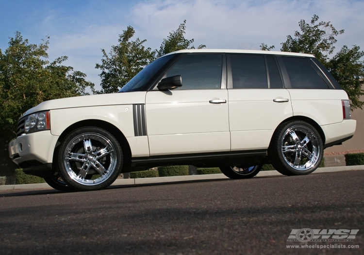 2009 Land Rover Range Rover with 22" Giovanna Lisbon in Chrome wheels