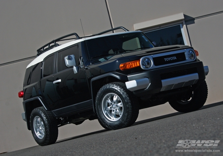 2010 Toyota FJ Cruiser with 17" BBS RD-T in Silver wheels