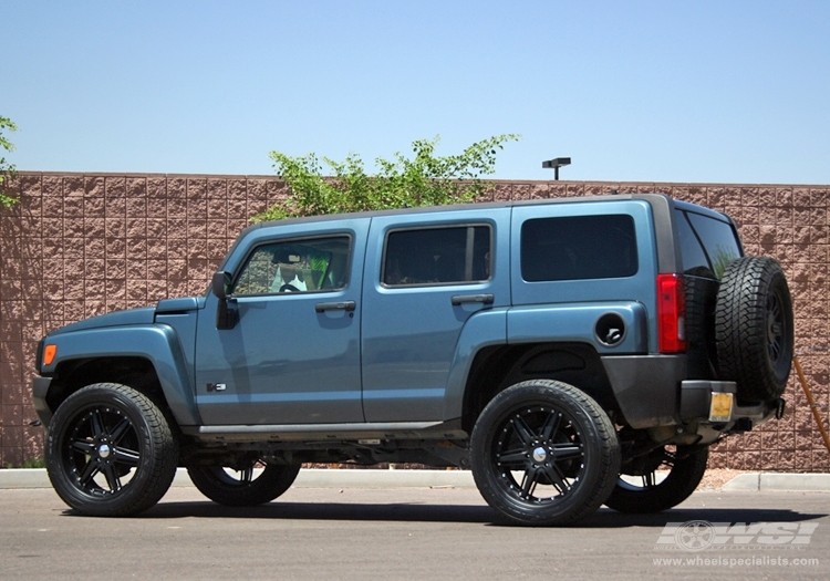 2007 Hummer H3 with 22" Giovanna Closeouts Gianelle Steep-6 in Black (Matte) wheels