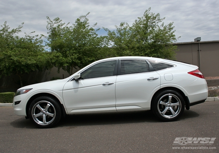 2010 Honda Accord Crosstour with 20" Enkei Falcon in Matte Silver wheels