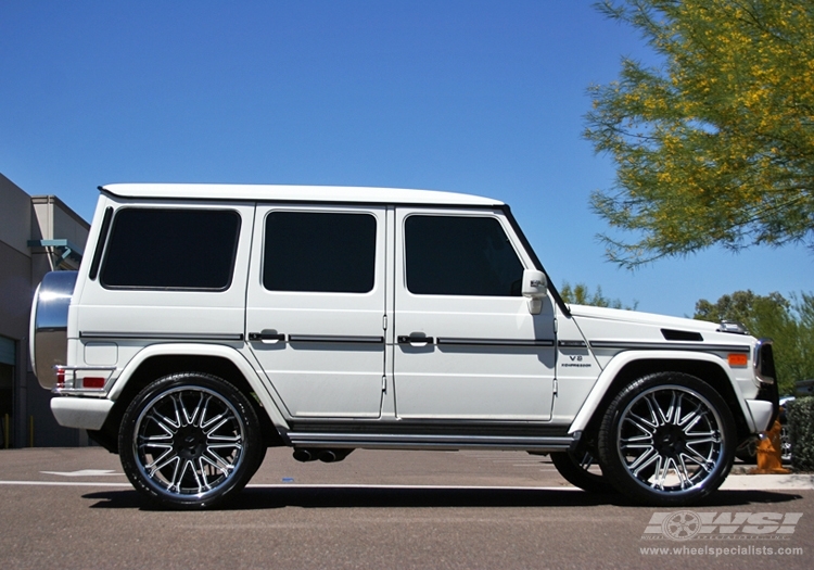 2010 Mercedes-Benz G-Class with 24" GFG Forged Newport in Black wheels