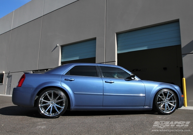 2008 Chrysler 300C with 22" Gianelle Spidero-5 in Chrome wheels