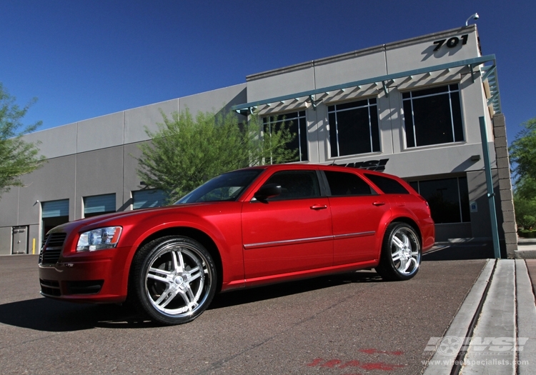 2008 Dodge Magnum with 22" Giovanna Cuomo in Chrome wheels
