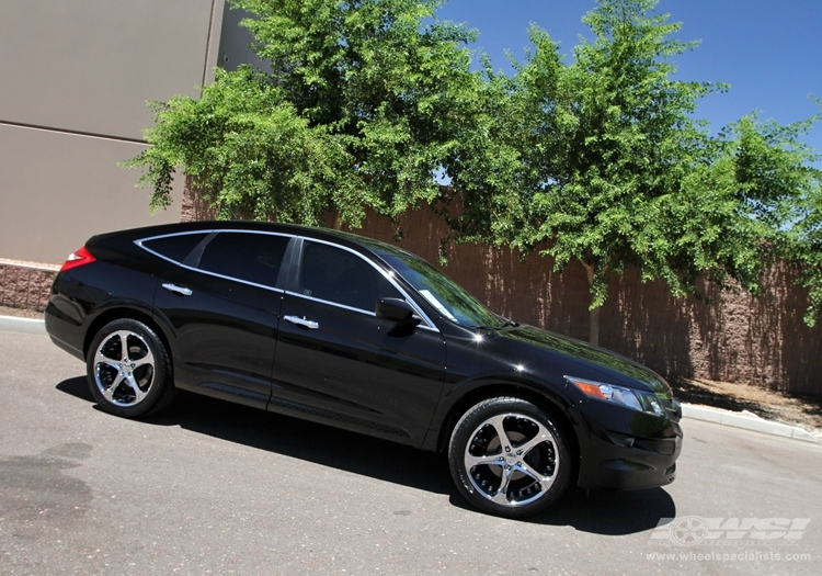 2010 Honda Accord Crosstour with 20" Giovanna Dalar-5 in Chrome wheels