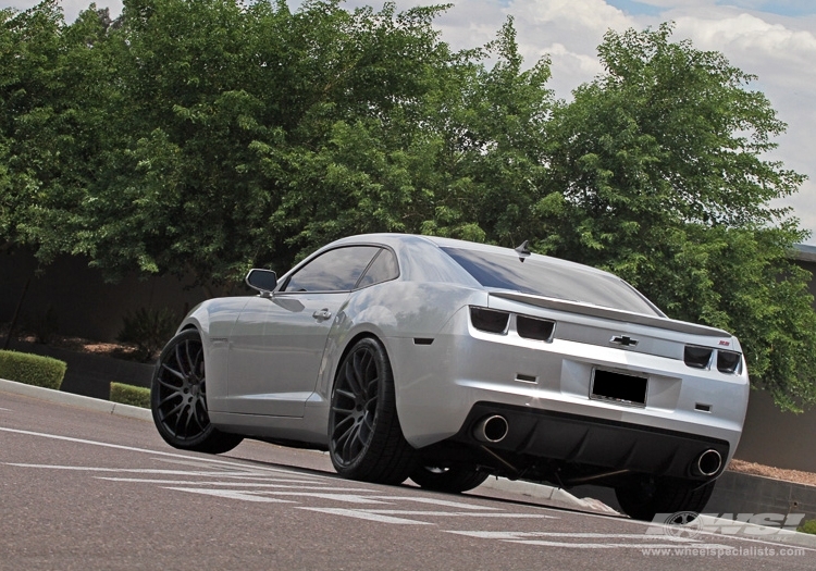 2010 Chevrolet Camaro with 22" Giovanna Kilis in Matte Black wheels