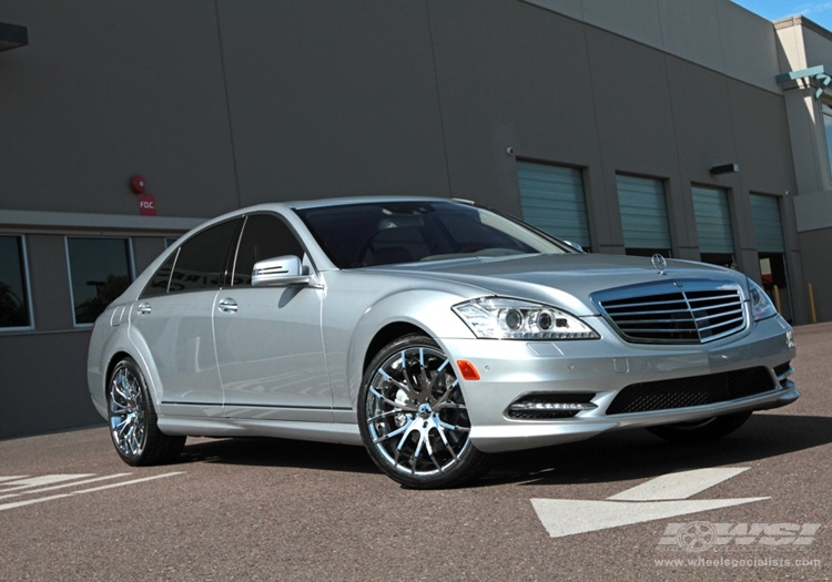 2010 Mercedes-Benz S-Class with 20" Giovanna Kilis in Chrome wheels