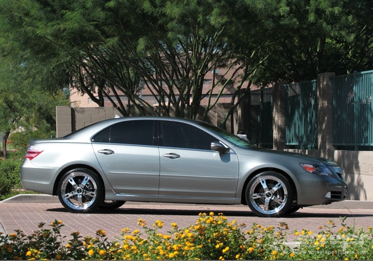 2010 Acura RL with 20" Gianelle Qatar in Chrome wheels