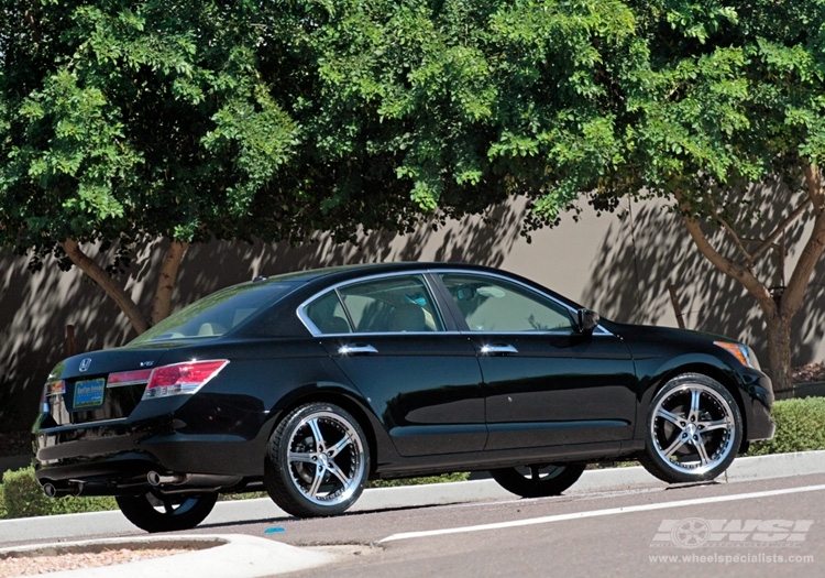 2011 Honda Accord with 20" Gianelle Spezia-5 in Chrome wheels