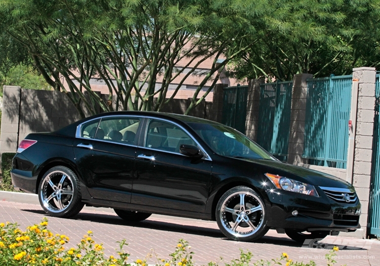 2011 Honda Accord with 20" Gianelle Spezia-5 in Chrome wheels