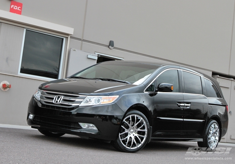 2011 Honda Odyssey with 20" Giovanna Kilis in Chrome wheels