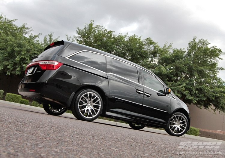 2011 Honda Odyssey with 20" Giovanna Kilis in Chrome wheels