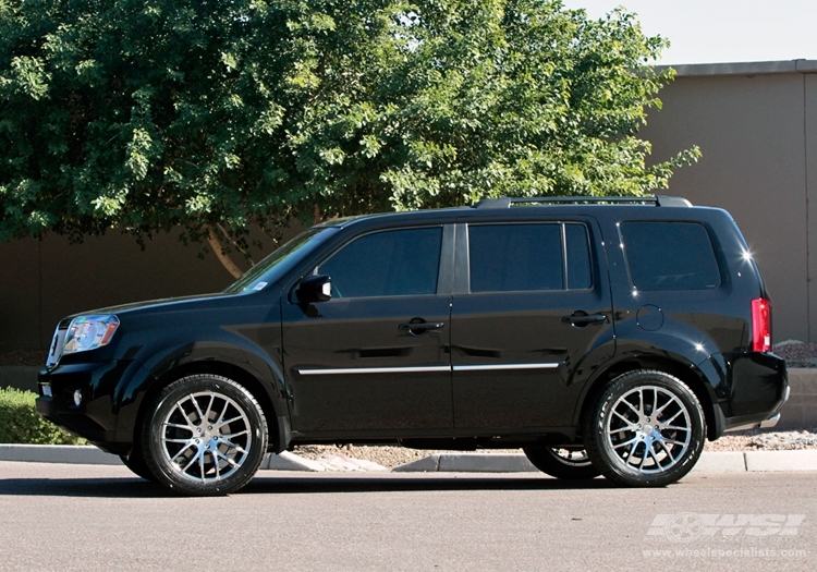 2012 Honda Pilot with 20" Giovanna Kilis in Chrome wheels