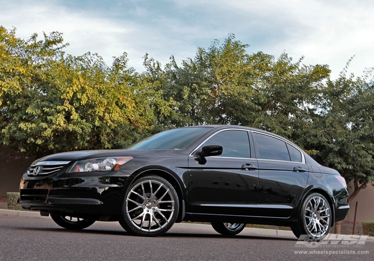 2011 Honda Accord with 20" Giovanna Kilis in Chrome wheels