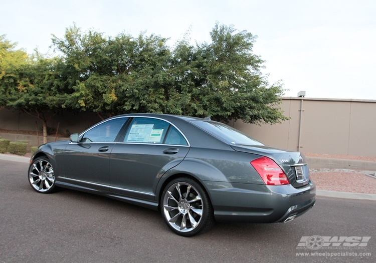 2011 Mercedes-Benz S-Class with 21" Lorinser RS8 in Silver wheels