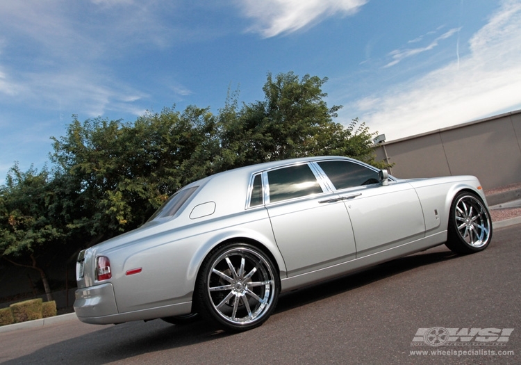 2010 Rolls-Royce Phantom with 24" GFG Forged Tel Aviv in Chrome wheels