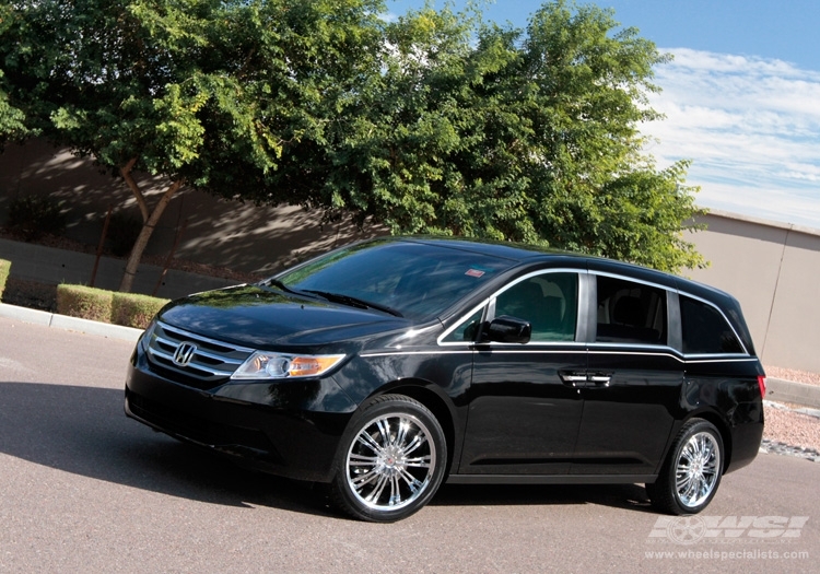 2011 Honda Odyssey with 20" Avenue A601 in Chrome wheels