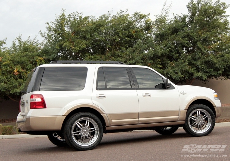 2011 Ford Expedition with 22" Giovanna Calisix in Chrome wheels