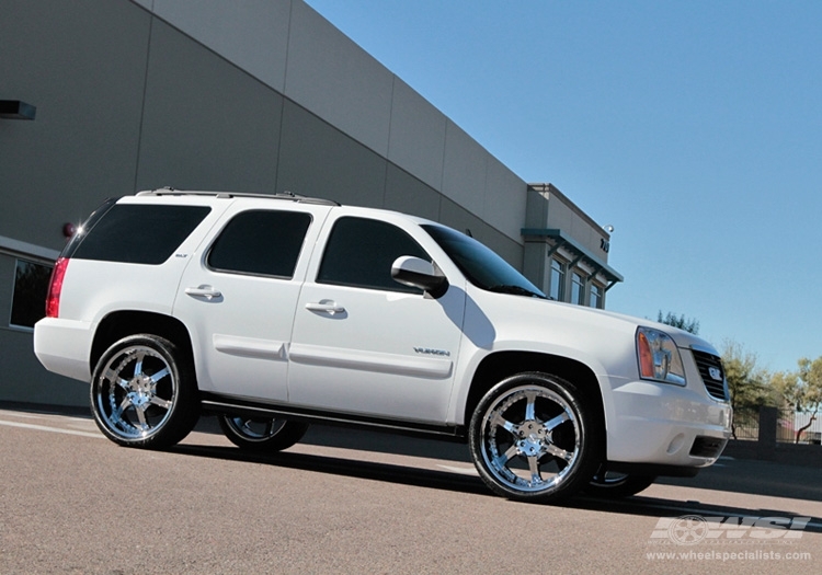 2009 GMC Yukon with 24" Giovanna Closeouts Gianelle Spezia-6 in Chrome wheels