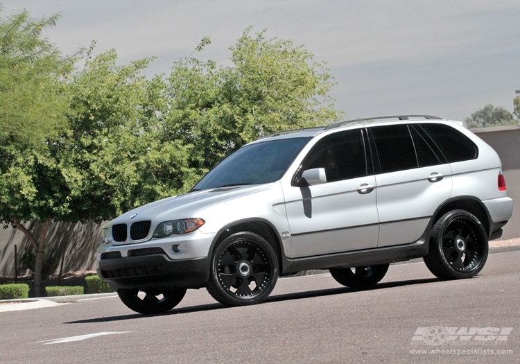 2007 BMW X5 with 22" Giovanna Berlin in Matte Black wheels