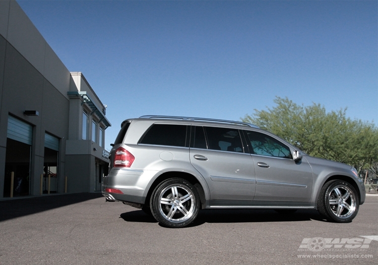 2010 Mercedes-Benz GLS/GL-Class with 22" Vossen VVS-078 in Silver wheels