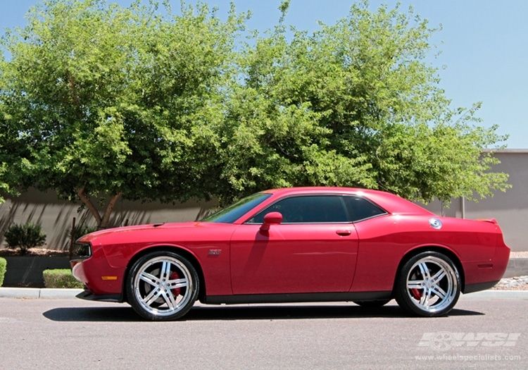 2010 Dodge Challenger with 22" Vossen VVS-078 in Silver wheels