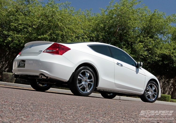 2011 Honda Accord with 18" 2Crave N02 in Chrome wheels