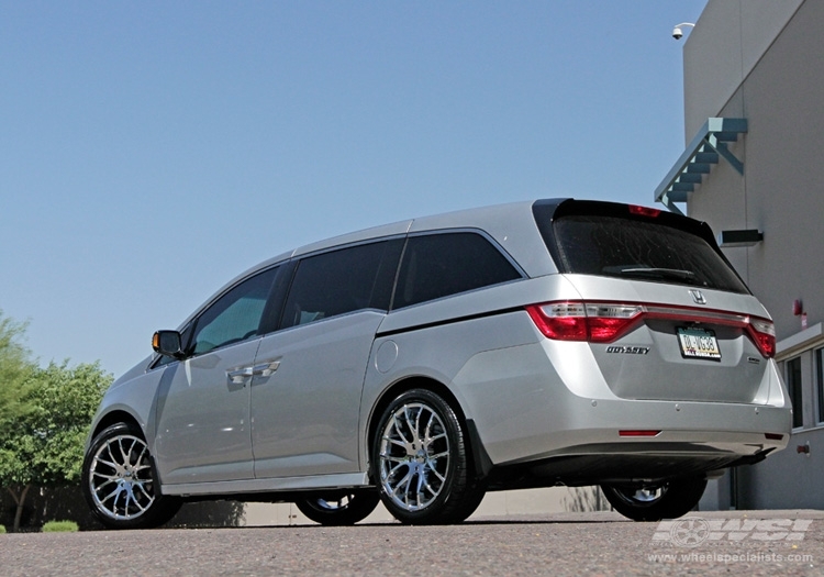 2011 Honda Odyssey with 20" Giovanna Kilis in Chrome wheels