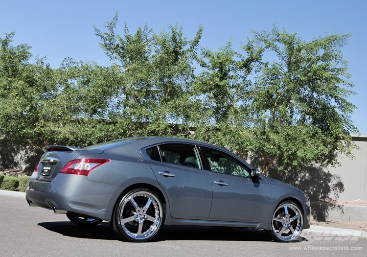 2010 Nissan Maxima with 22" Gianelle Spezia-5 in Chrome wheels