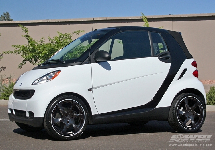 2009 Smart Fortwo with 17" Lorinser Speedy in Matte Black wheels